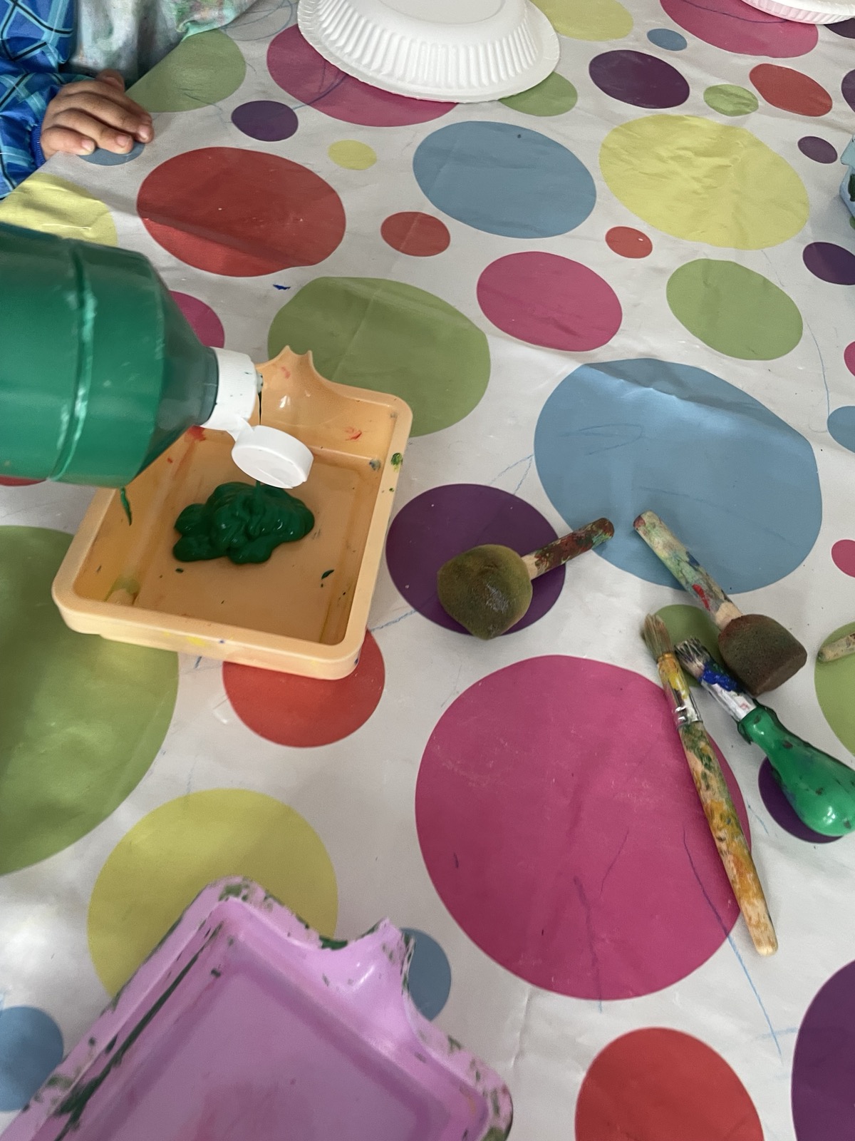 Farbe auf dem bunten Tisch